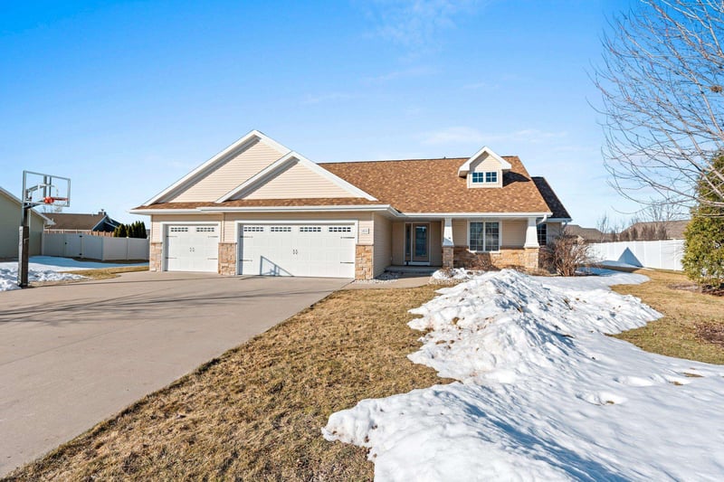 2155 Mahogany Trl, De Pere, WI 54115