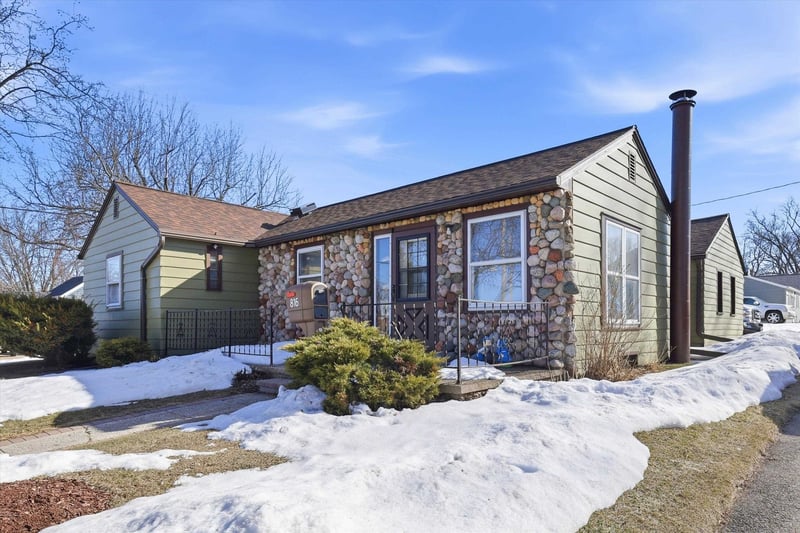 816 Wilson St, Little Chute, WI 54140