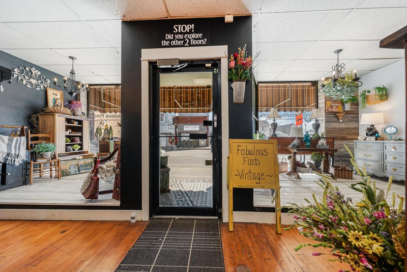 811 Oregon St, Oshkosh, WI 54902-5969