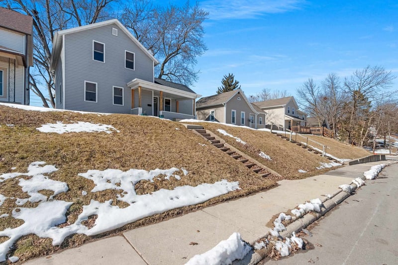 109 4th St, Kaukauna, WI 54130