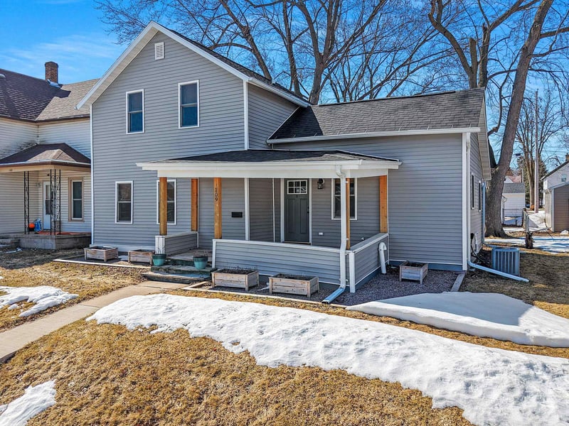 109 4th St, Kaukauna, WI 54130