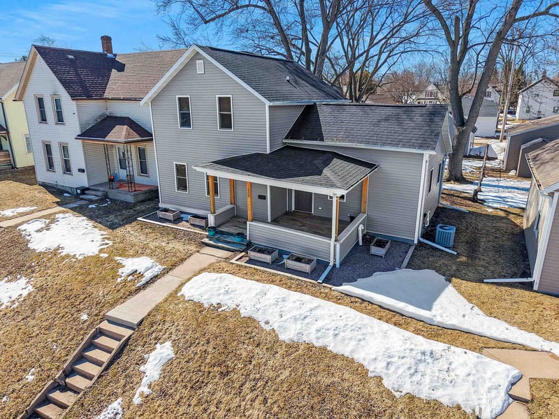 109 4th St, Kaukauna, WI 54130