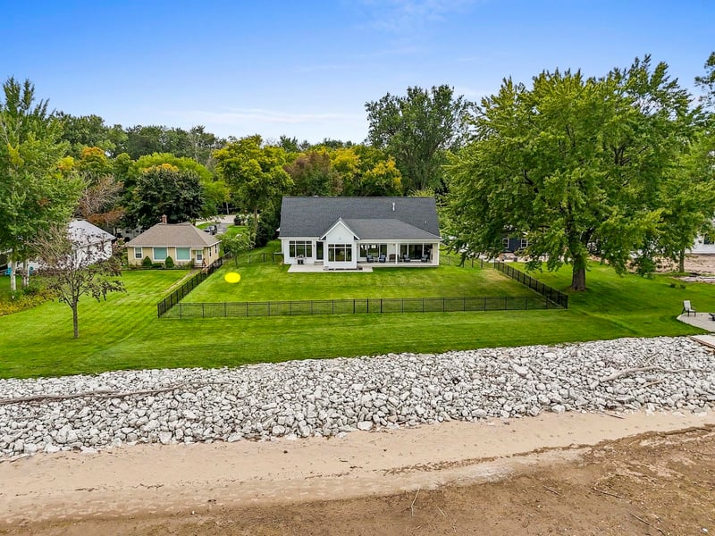 1751 East Shore Cir, Green Bay, WI 54302