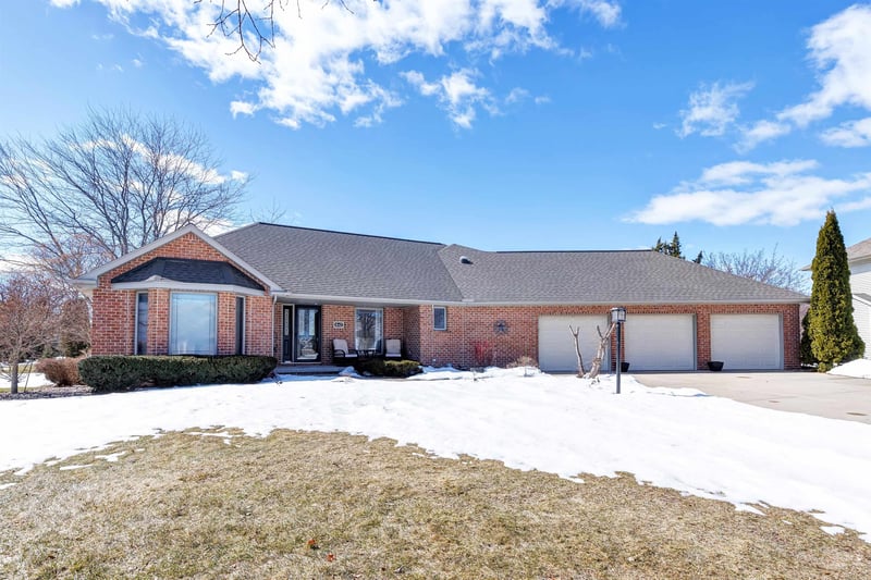 1642 Diamond Dr, Green Bay, WI 54311