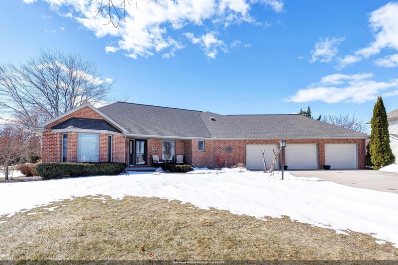 1642 Diamond Dr, Green Bay, WI 54311