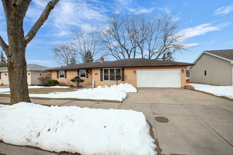 715 Sheridan St, Kaukauna, WI 54130