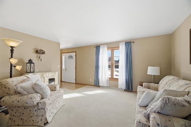 705 Goldenrod Dr, Appleton, WI 54914