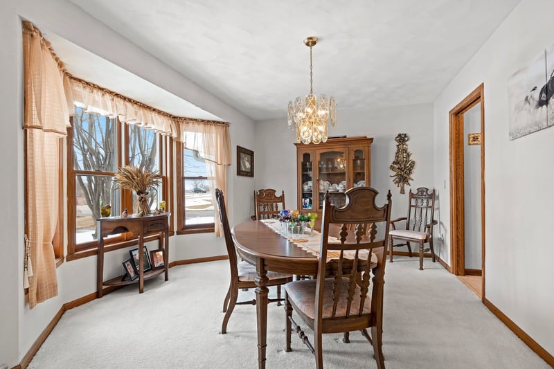 2911 Ridgeway Dr, Neenah, WI 54956