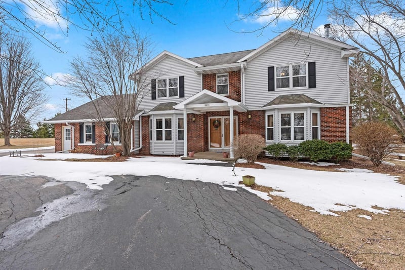 2911 Ridgeway Dr, Neenah, WI 54956