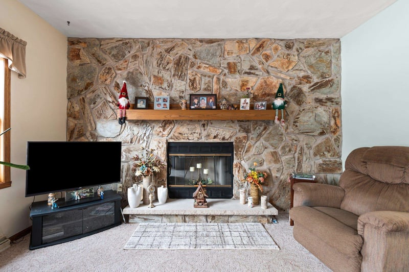 2911 Ridgeway Dr, Neenah, WI 54956