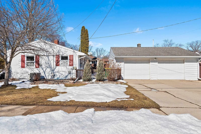 1623 Jay Ln, Green Bay, WI 54304