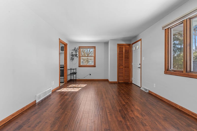 1623 Jay Ln, Green Bay, WI 54304