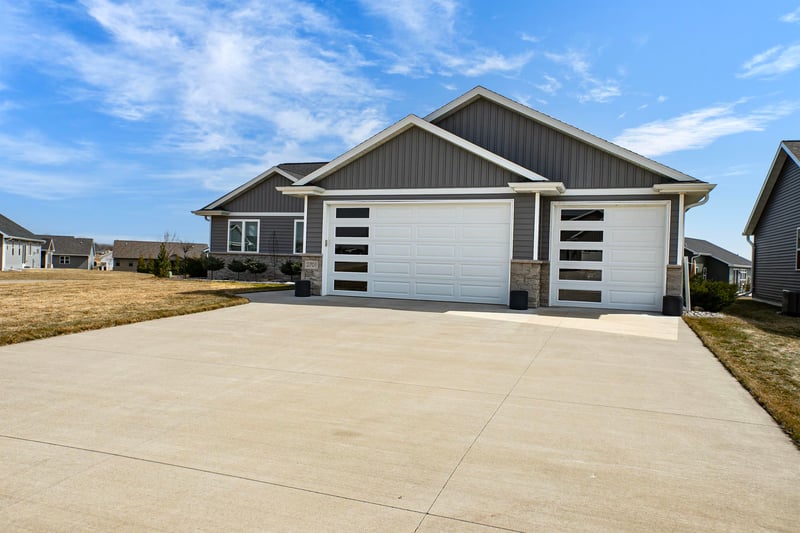 2701 Fallen Oak Dr, Appleton, WI 54913