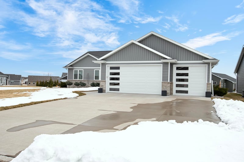 2701 Fallen Oak Dr, Appleton, WI 54913