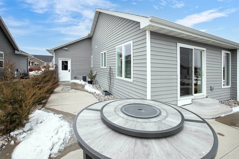 2701 Fallen Oak Dr, Appleton, WI 54913