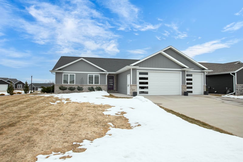 2701 Fallen Oak Dr, Appleton, WI 54913