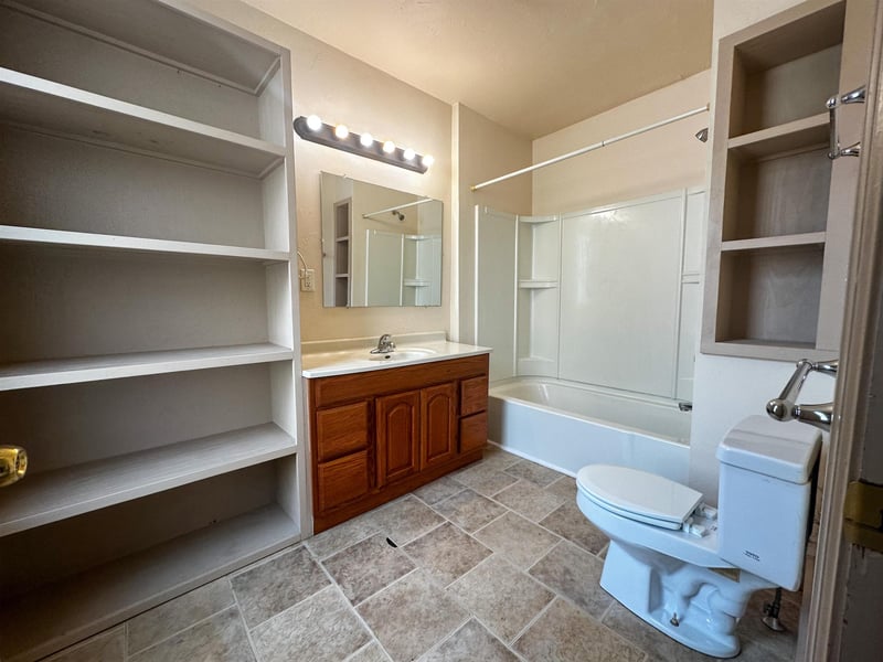 556 Jefferson St, Oshkosh, WI 54901