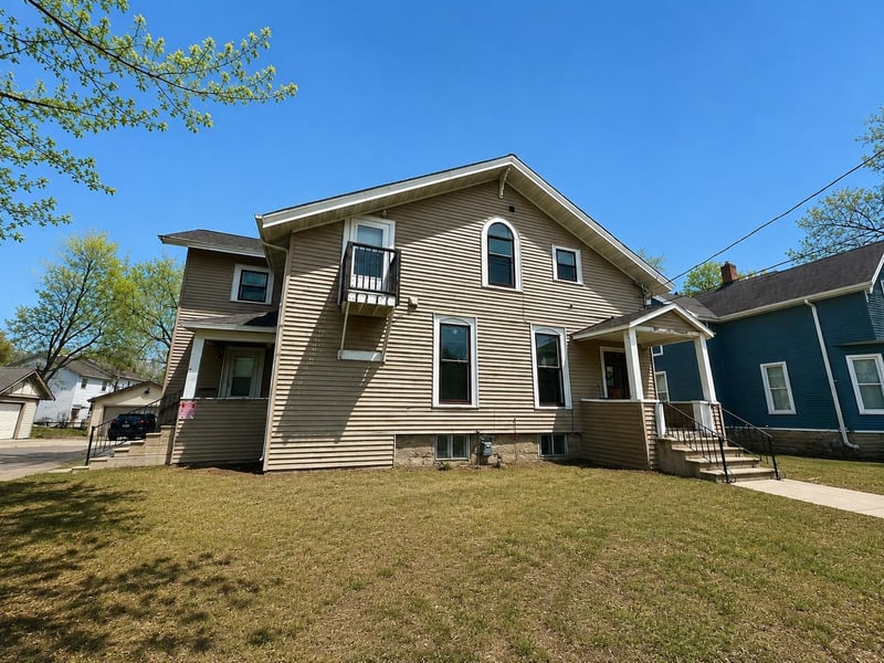 556 Jefferson St, Oshkosh, WI 54901