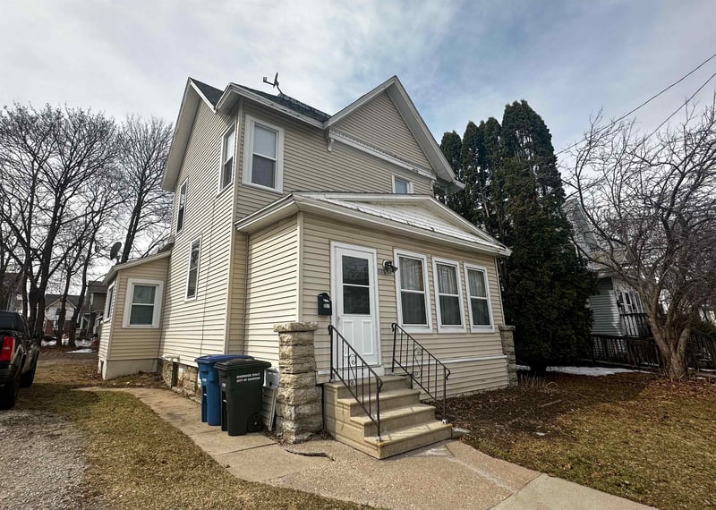 557 Mt Vernon St, Oshkosh, WI 54901