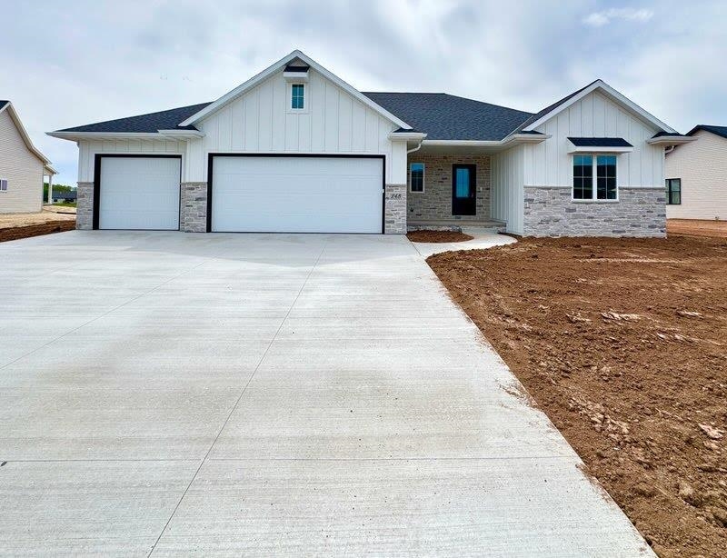 248 Kerrigan Dr, Wrightstown, WI 54180