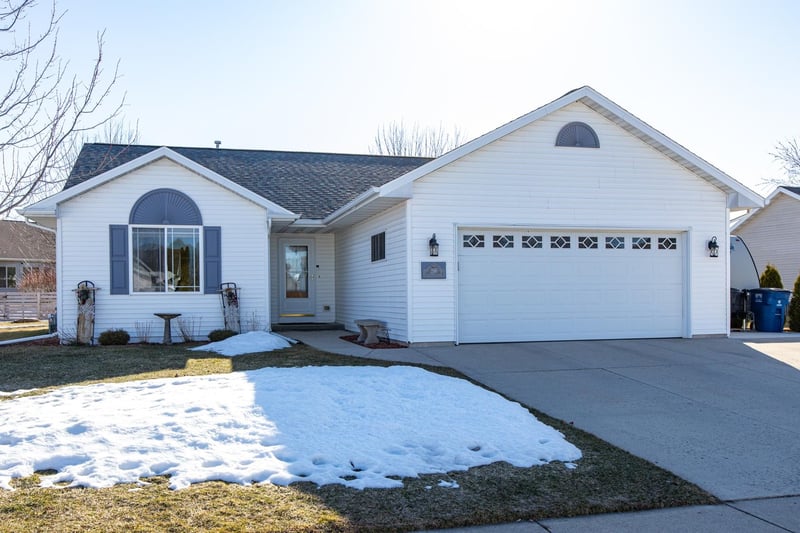 286 Goldenrod Dr, Omro, WI 54963