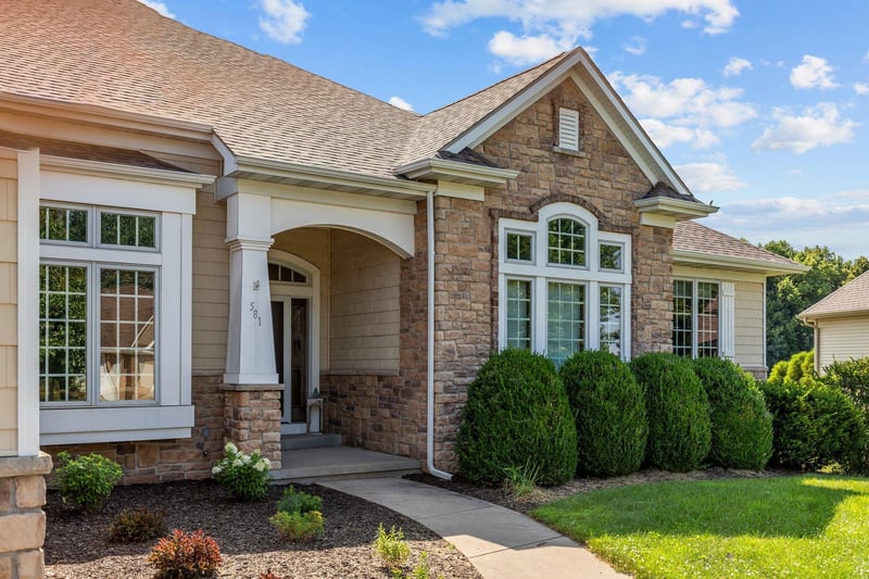 581 Royal St Pats Dr, Wrightstown, WI 54180