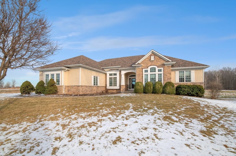 581 Royal St Pats Dr, Wrightstown, WI 54180