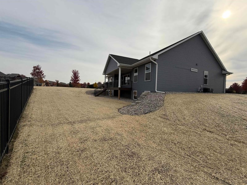 920 Clover Ct, Menasha, WI 54952