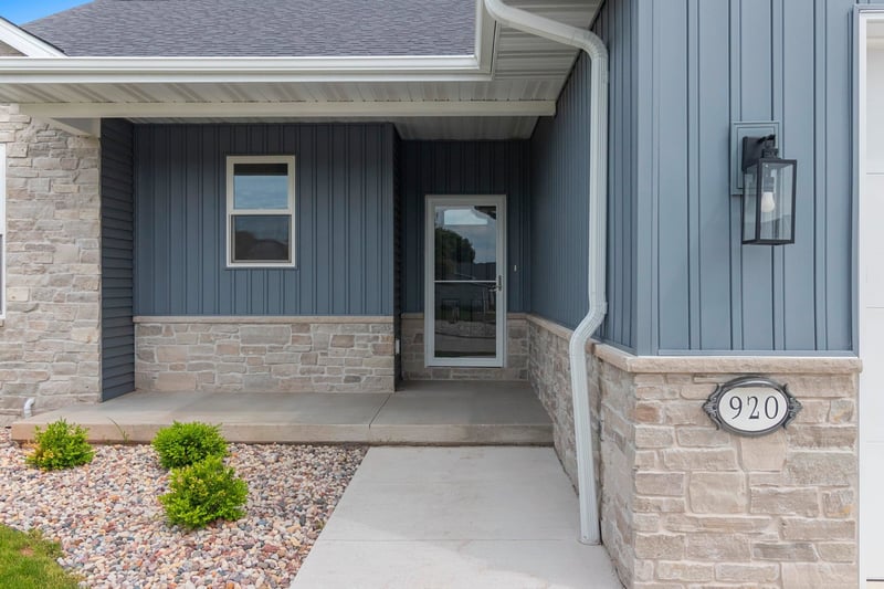920 Clover Ct, Menasha, WI 54952