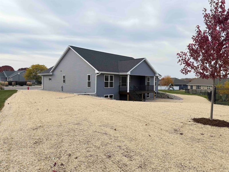 920 Clover Ct, Menasha, WI 54952