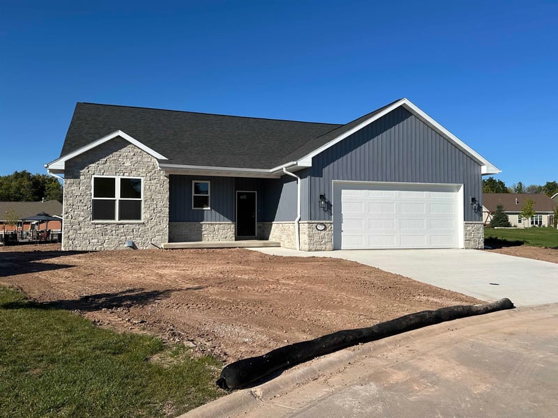 920 Clover Ct, Menasha, WI 54952