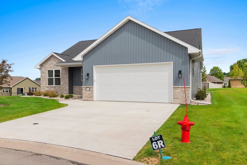 920 Clover Ct, Menasha, WI 54952