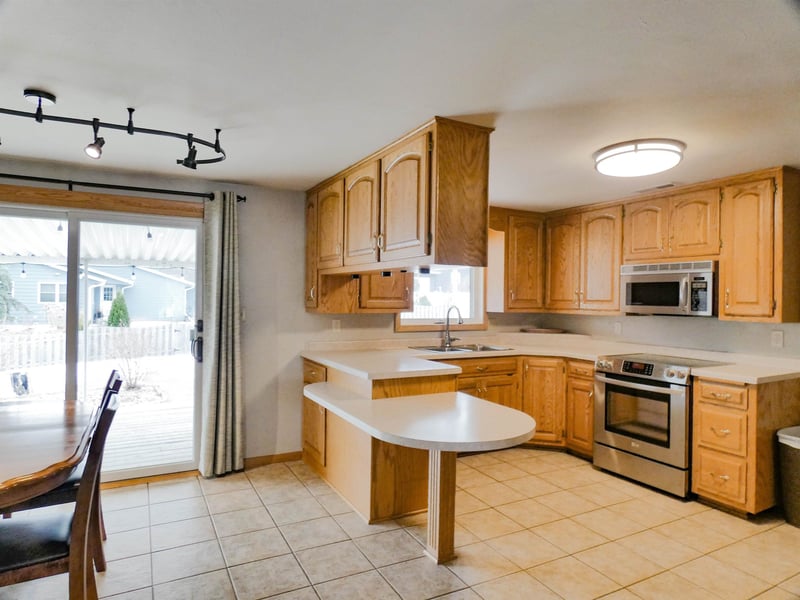 929 Marvelle Ln, Green Bay, WI 54304-4430