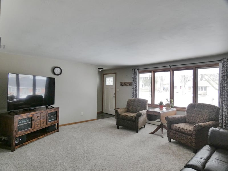 929 Marvelle Ln, Green Bay, WI 54304-4430