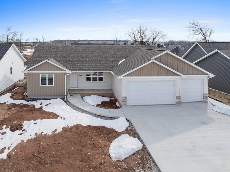 N9272 Constellation Dr, Appleton, WI 54915