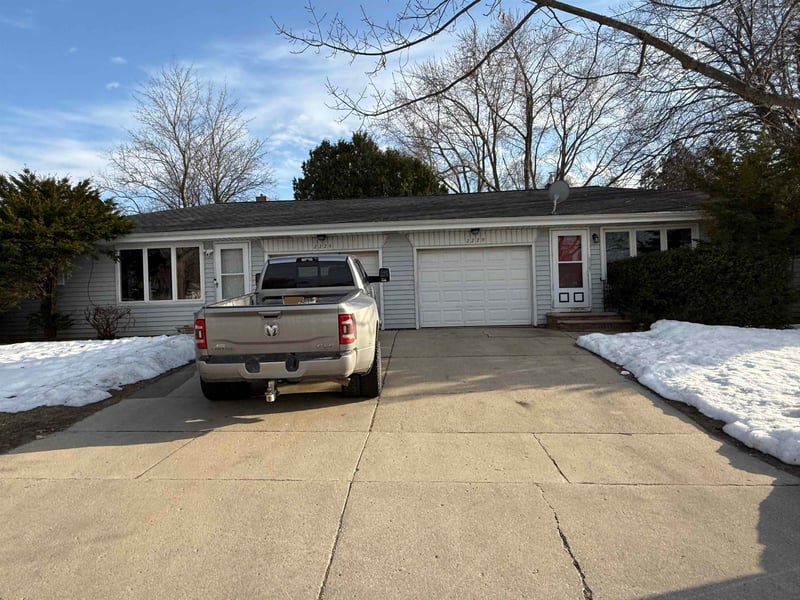 2220 Deer Trl, Green Bay, WI 54302