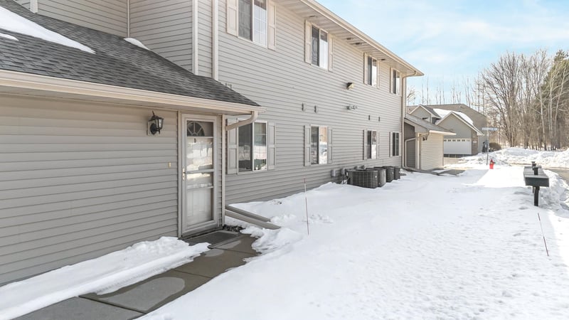 4735 Newcastle Ln #D, Appleton, WI 54913