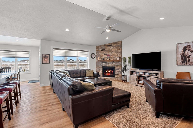 2555 Willow Ct, Green Bay, WI 54311-1203