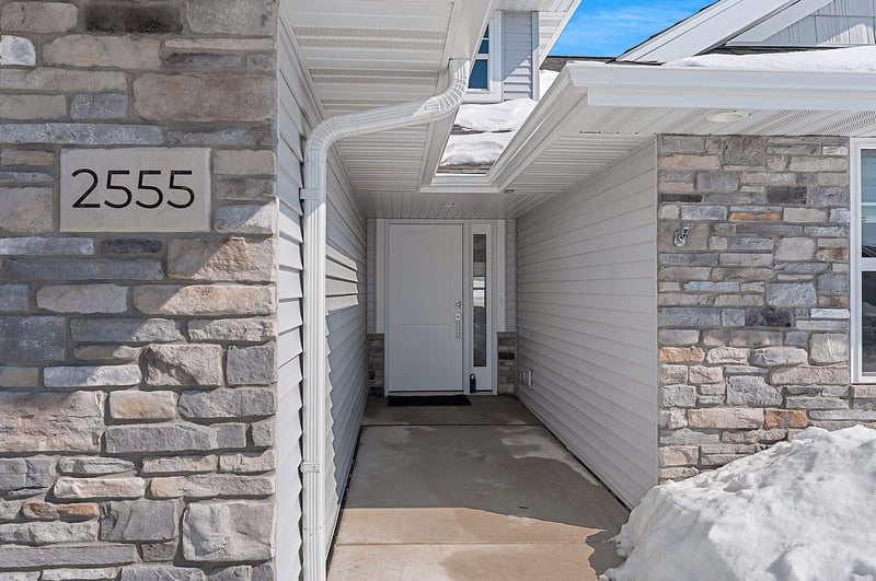 2555 Willow Ct, Green Bay, WI 54311-1203