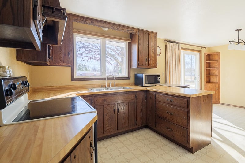 1569 Orchid Ln, Green Bay, WI 54313