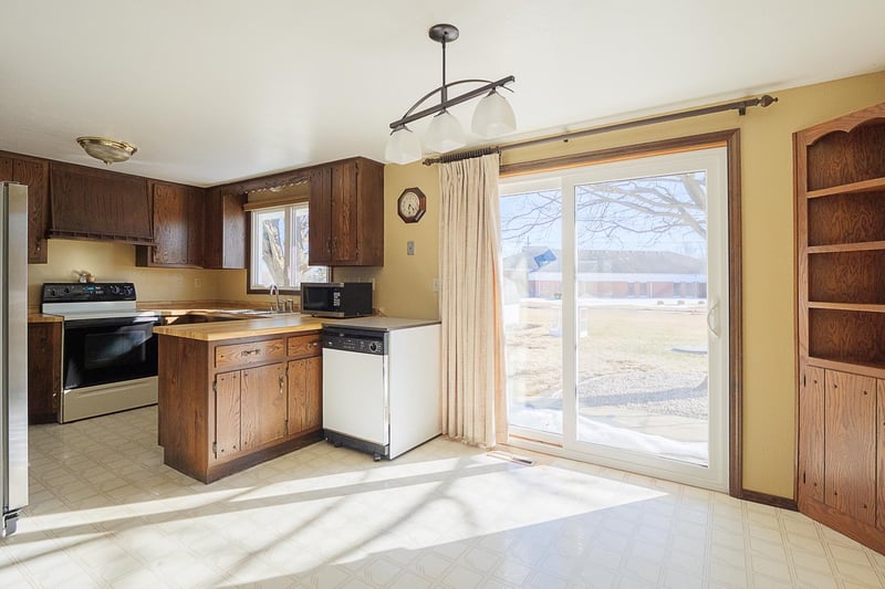 1569 Orchid Ln, Green Bay, WI 54313