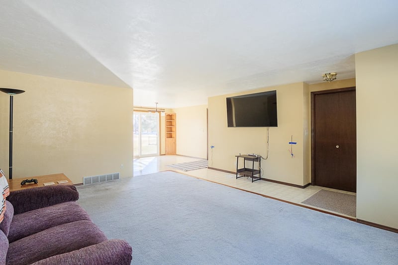 1569 Orchid Ln, Green Bay, WI 54313