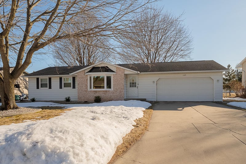 1569 Orchid Ln, Green Bay, WI 54313