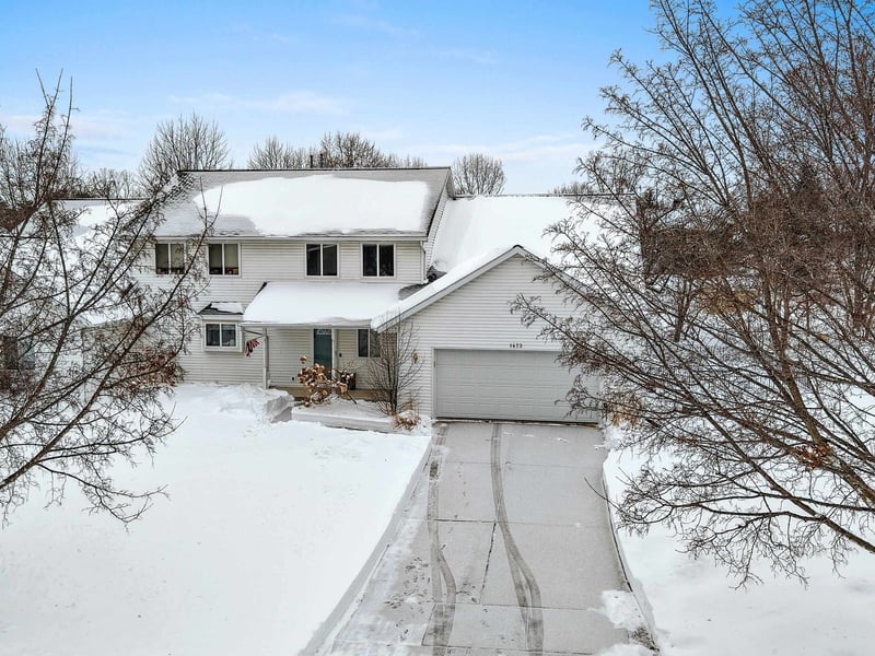 2700 Maple Hills Dr, Green Bay, WI 54313-3955