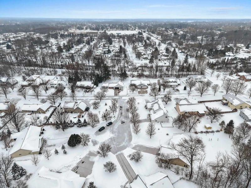 2700 Maple Hills Dr, Green Bay, WI 54313-3955