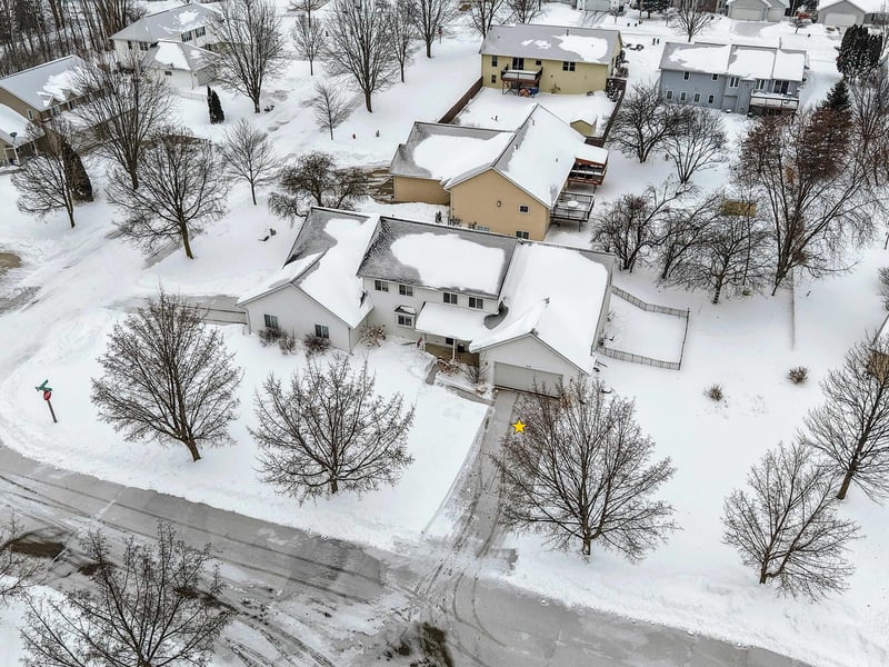 2700 Maple Hills Dr, Green Bay, WI 54313-3955