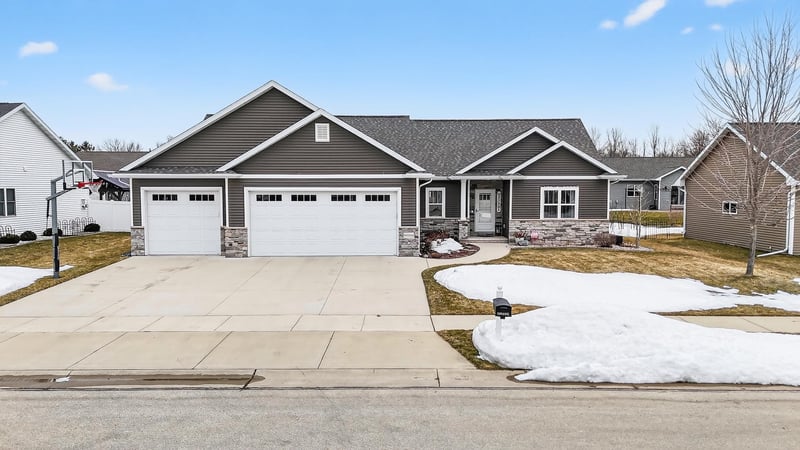 W6036 Zach St, Menasha, WI 54952