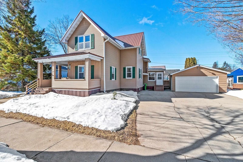 213 Franklin St, Oconto Falls, WI 54154