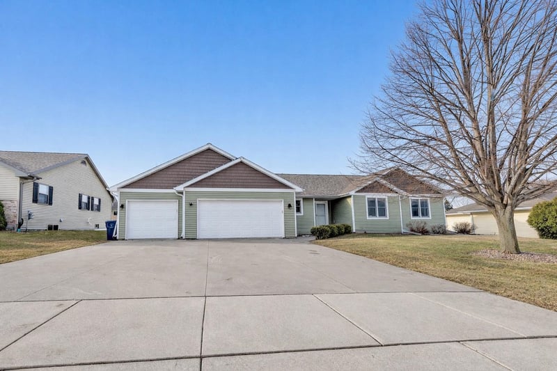 544 Nicole Ln, Wrightstown, WI 54180