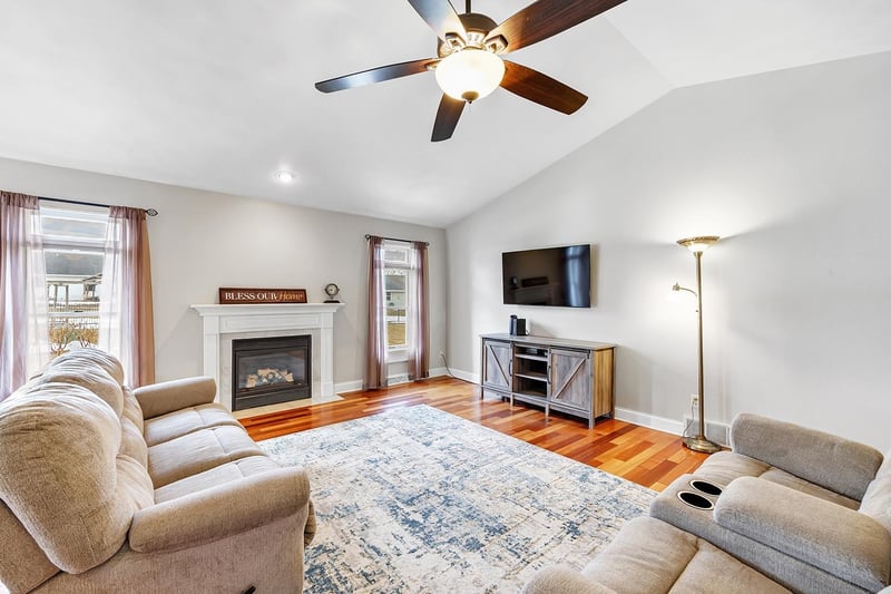 544 Nicole Ln, Wrightstown, WI 54180
